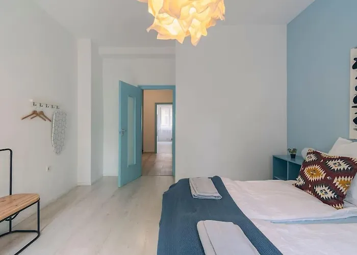 Center Apartment, Style, Location, Ac, Balcony 아파트