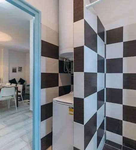 Center Apartment, Style, Location, Ac, Balcony