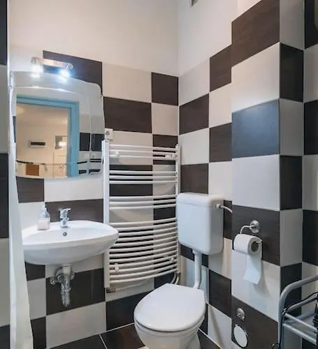 Center Apartment, Style, Location, Ac, Balcony شقة
