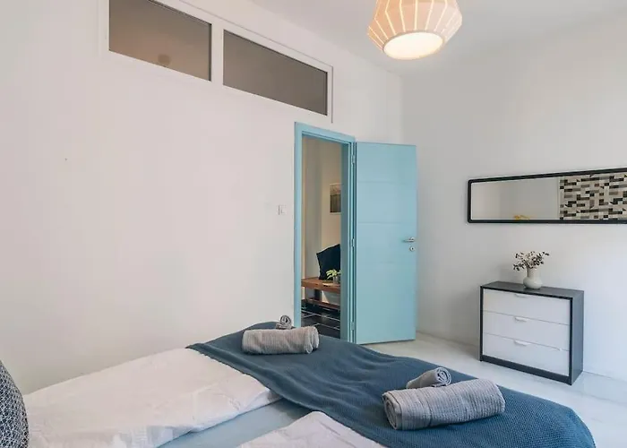 شقة Center Apartment, Style, Location, Ac, Balcony