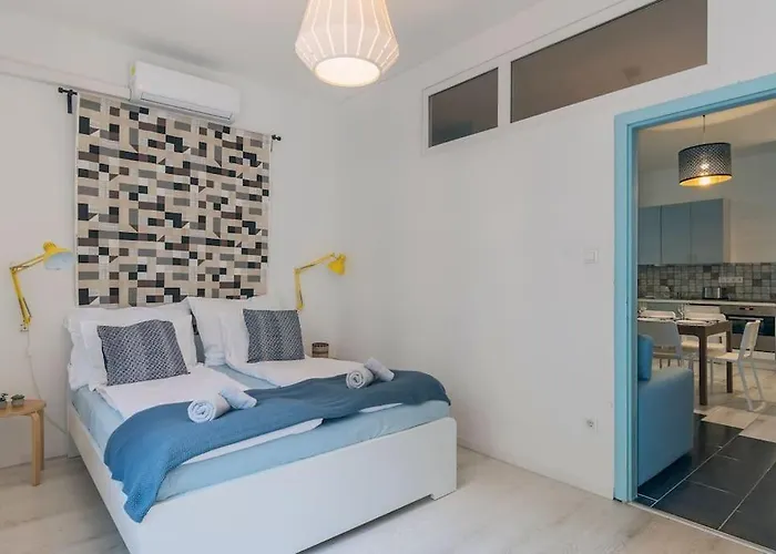 Center Apartment, Style, Location, Ac, Balcony شقة *