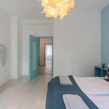 Center Apartment, Style, Location, Ac, Balcony דירה