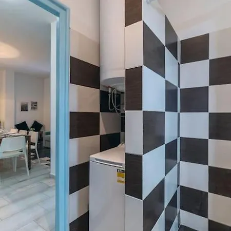 Center Apartment, Style, Location, Ac, Balcony