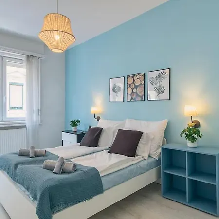 Center Apartment, Style, Location, Ac, Balcony アパート *