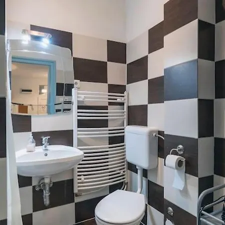 Center Apartment, Style, Location, Ac, Balcony דירה