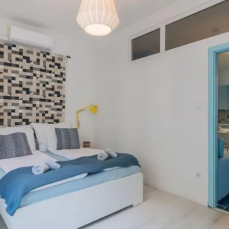 Center Apartment, Style, Location, Ac, Balcony アパート *